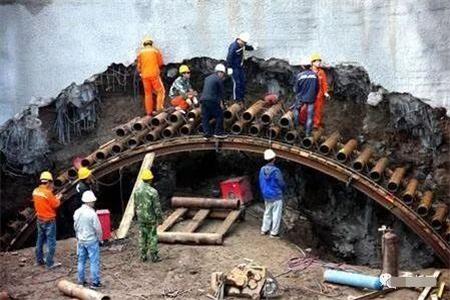 新蔡隧道钢花管支护案例
